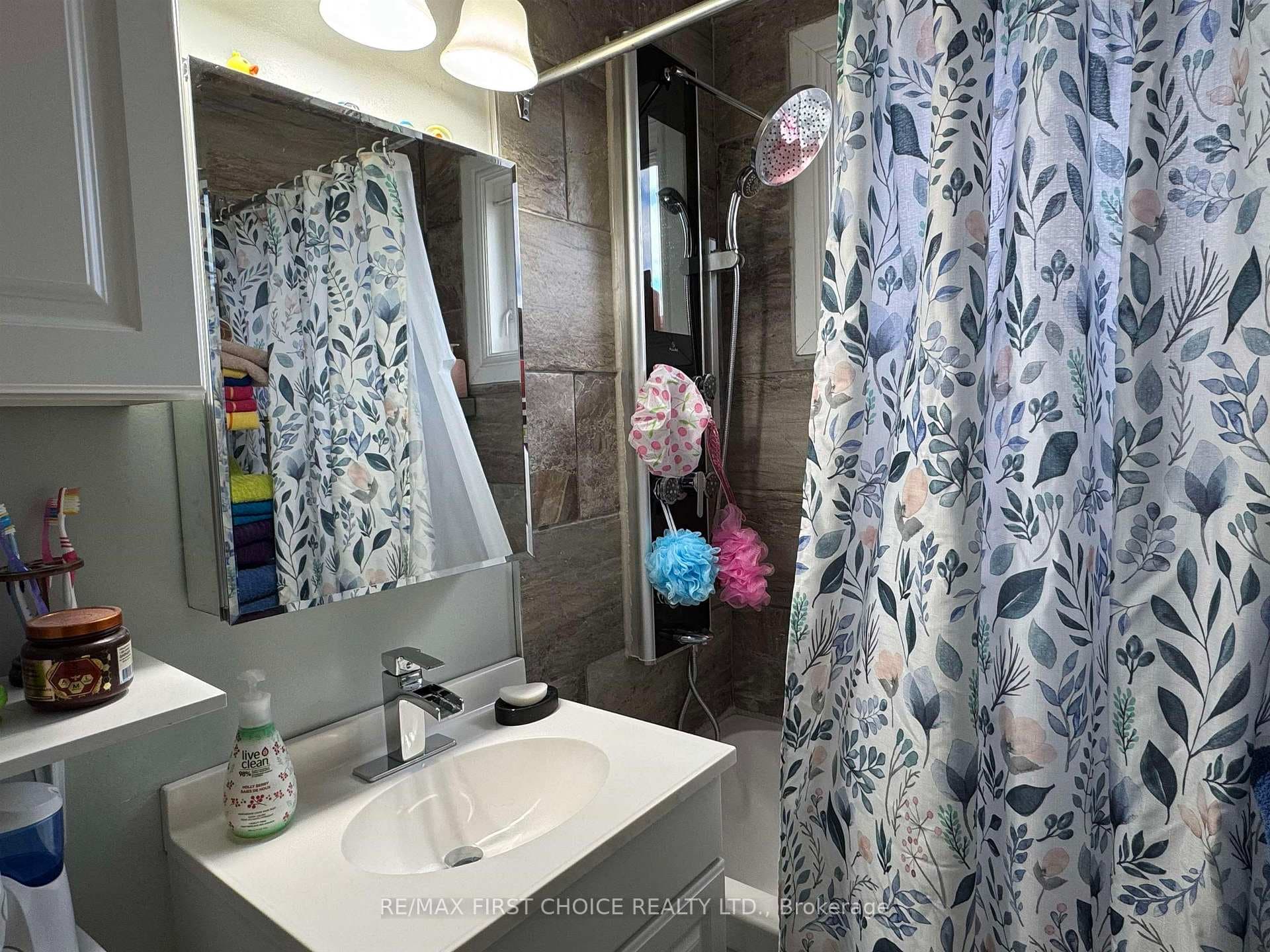 125 Walsh Street photo 37