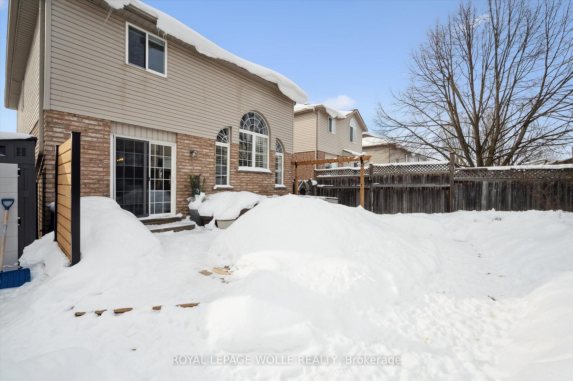 731 Breakwater Crescent photo 38