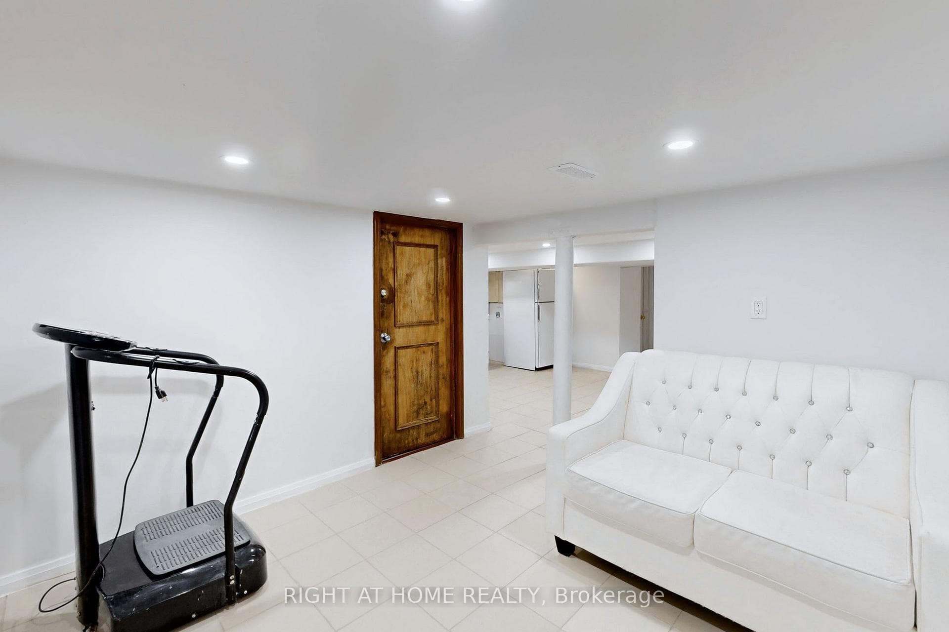 804 Rowena Street photo 22