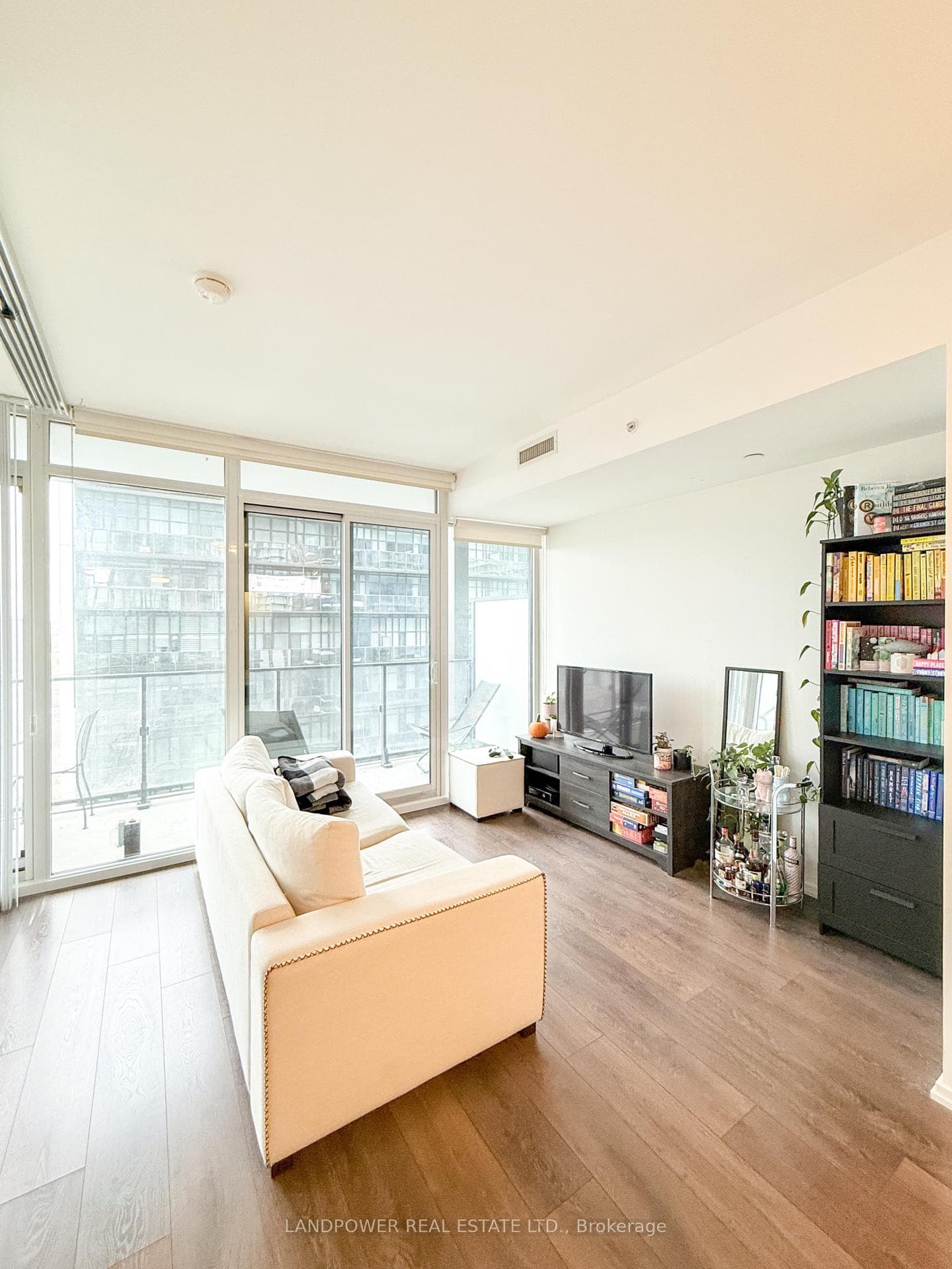 125 Peter Street Unit 2407 photo 4