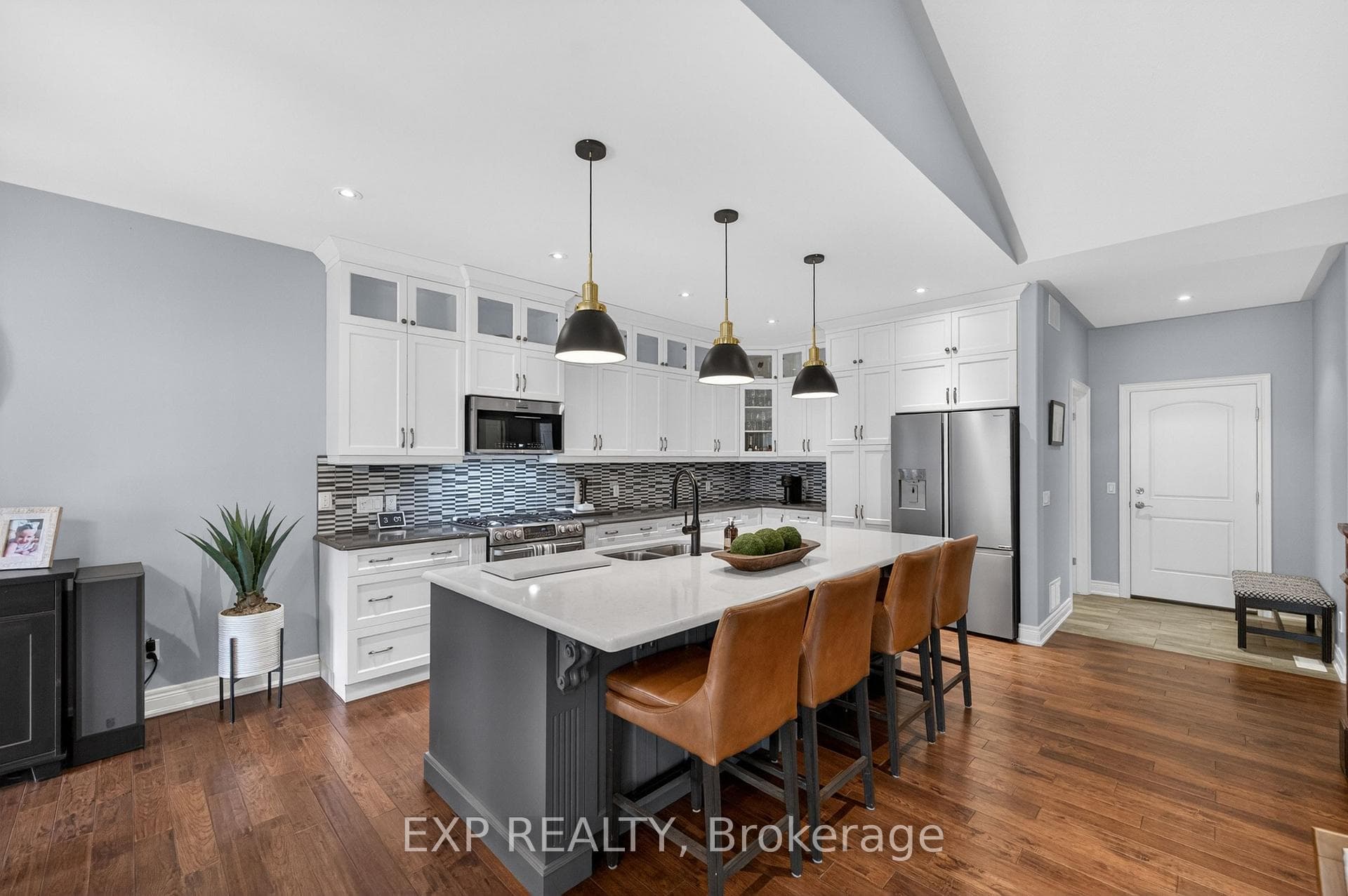 8736 Angie Drive photo 18