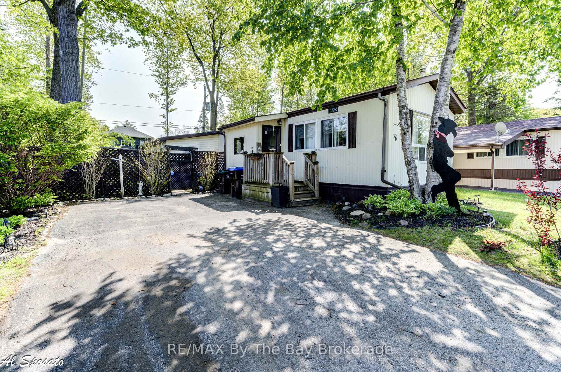76 Georgian Glen Drive photo 2