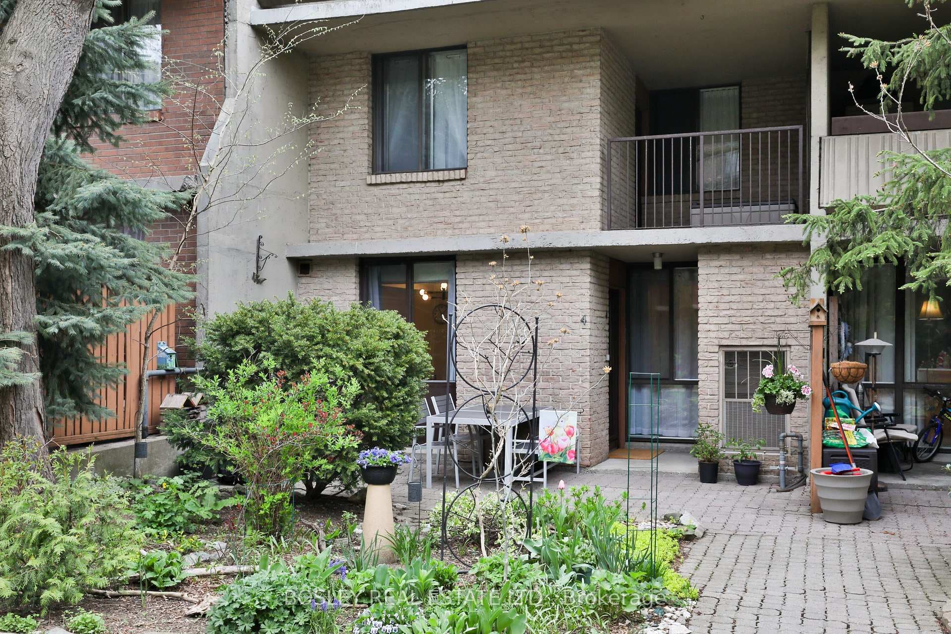 1250 Mississauga Valley Boulevard Unit 4 photo 3