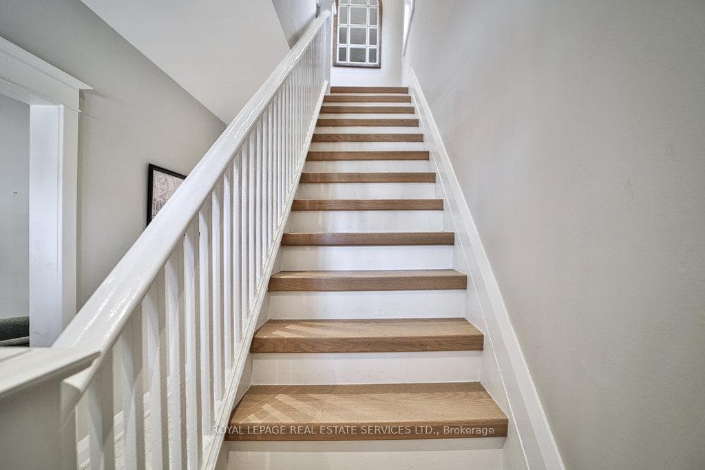 128 Chisholm Street photo 23