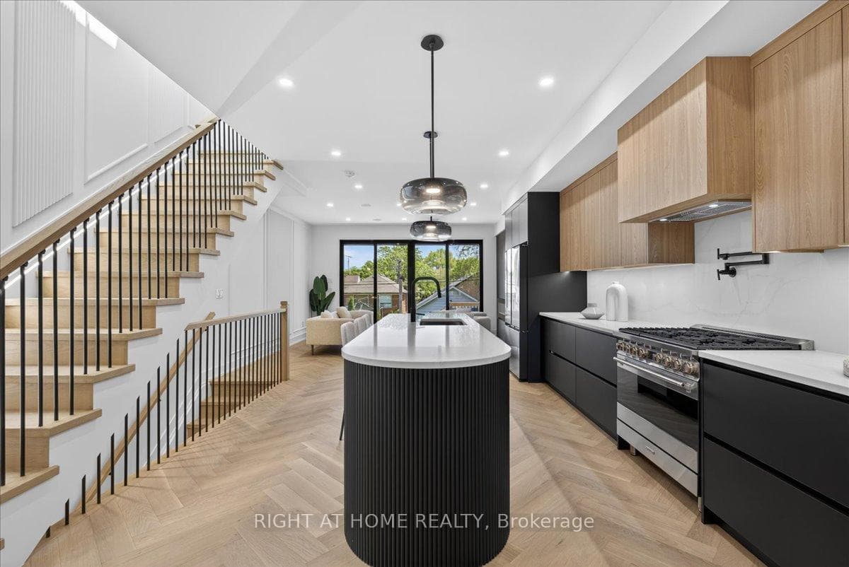 15B ROSEMEADE Avenue photo 7