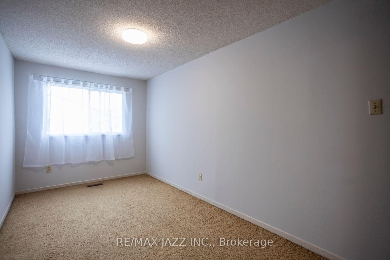 77 Caronia Square photo 17