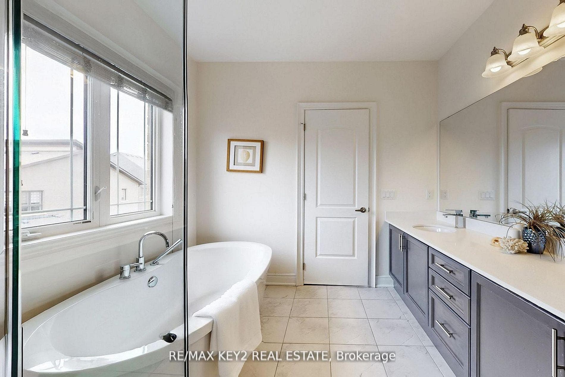 10 Lyle Way photo 32