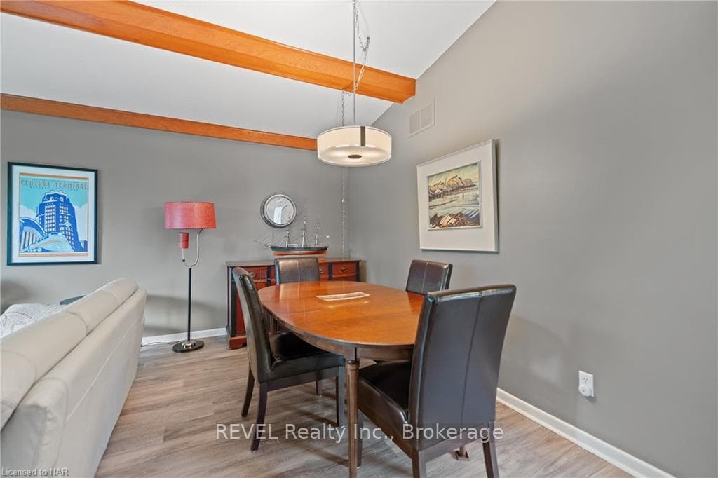 1677 GREGORY Road photo 10