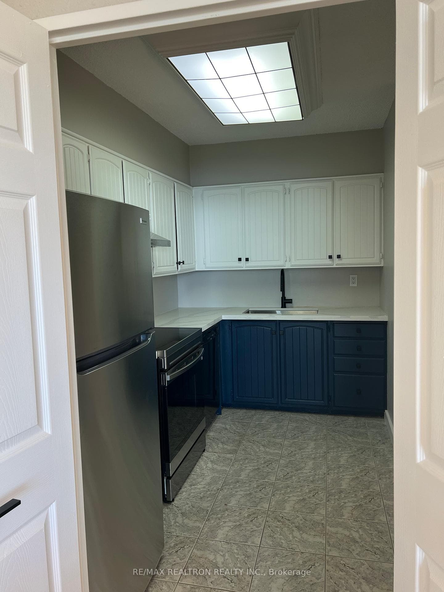33 Harbour Square Unit 816 photo 8