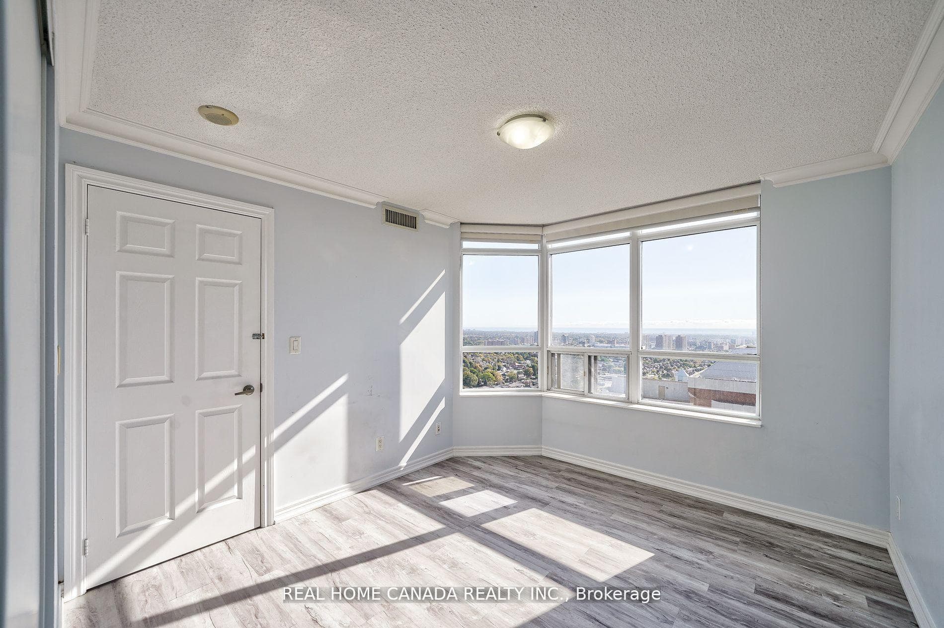 310 Burnhamthorpe Road Unit 2811 photo 25