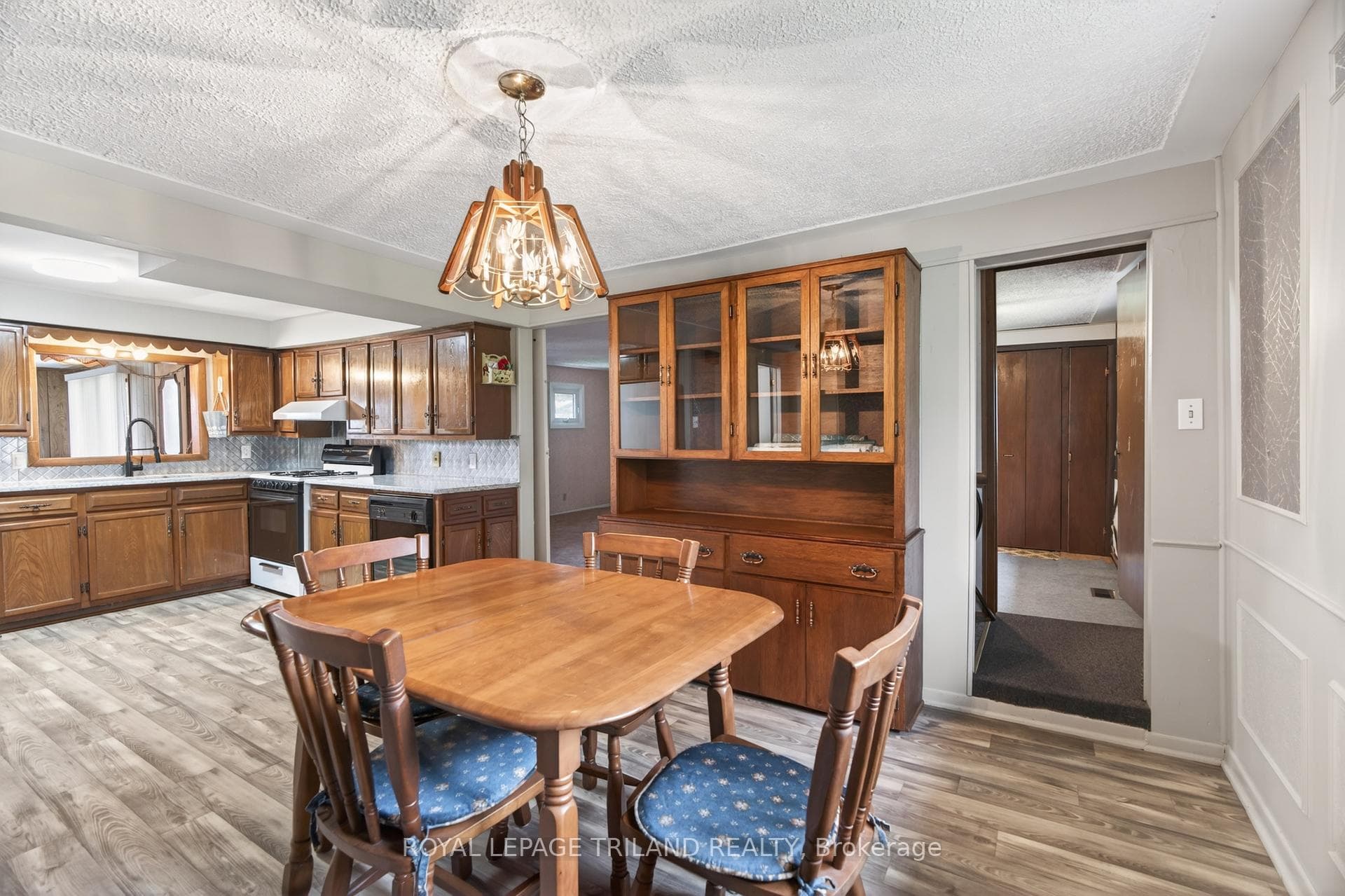 64 Wellington Avenue photo 22