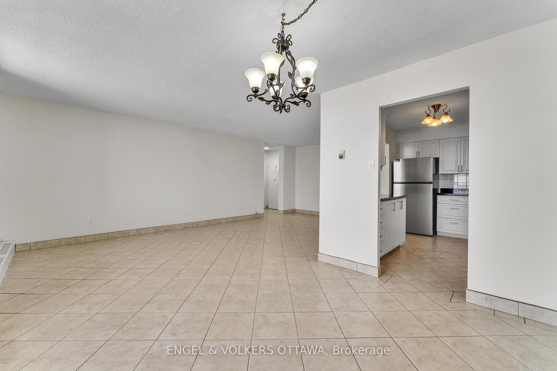665 Bathgate Drive Unit 2002 photo 8