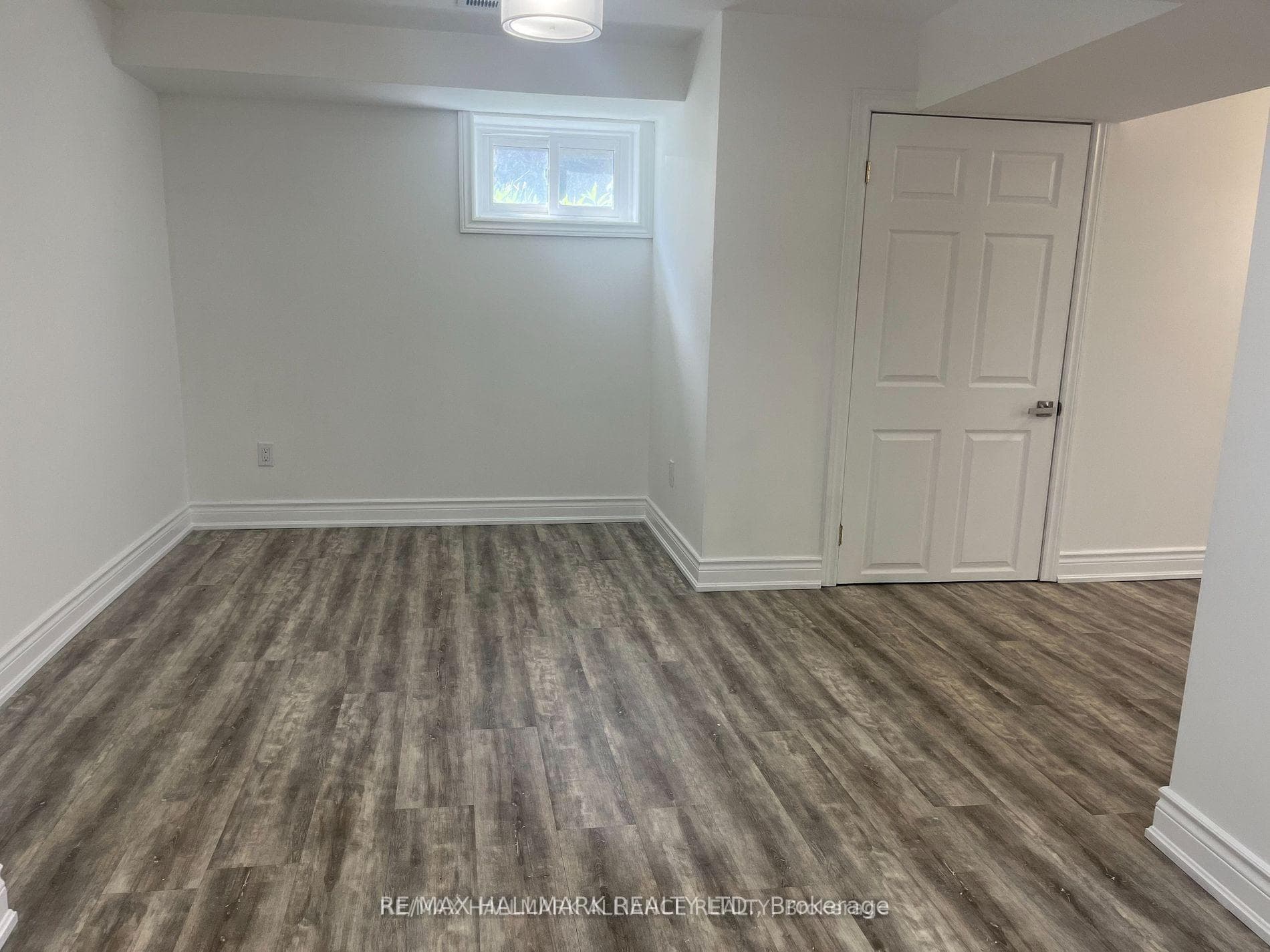 29 Savona Drive Unit Lower photo 7