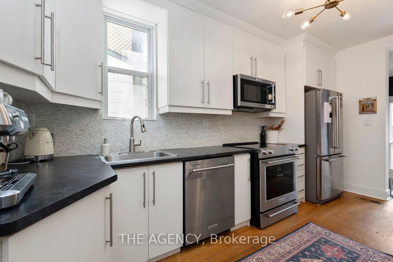 110 Hastings Avenue photo 13