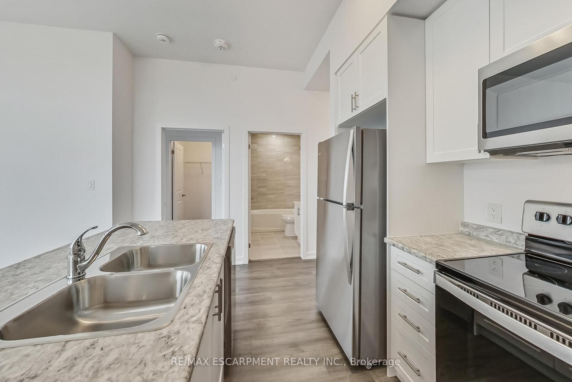 460 Dundas Street Unit 1211 photo 17