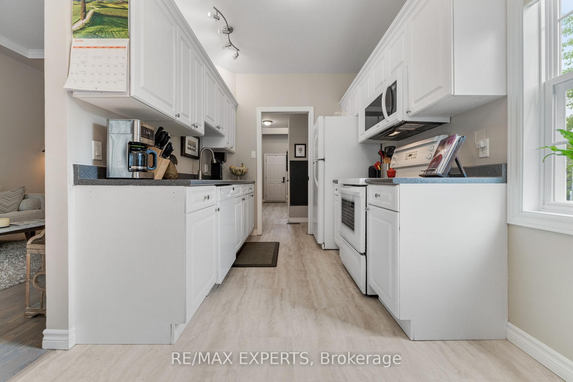 608 Simcoe Street Unit 19 photo 9