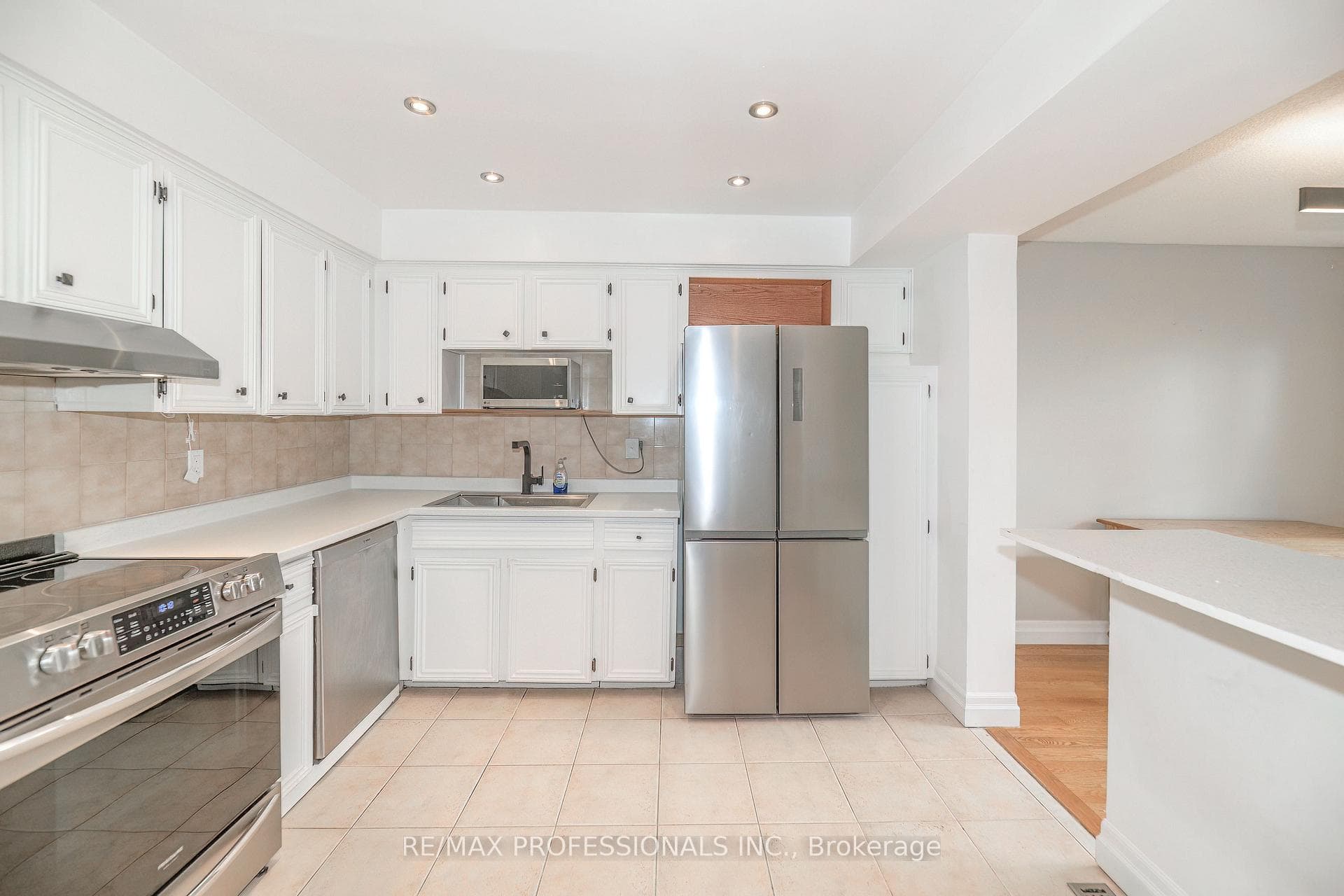 1951 Rathburn Road Unit 20 photo 10