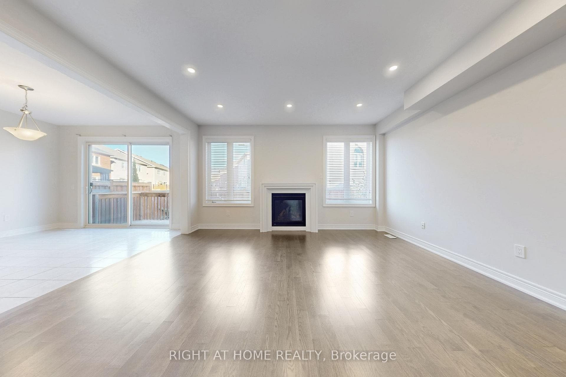11 Robert Wilson Crescent photo 6