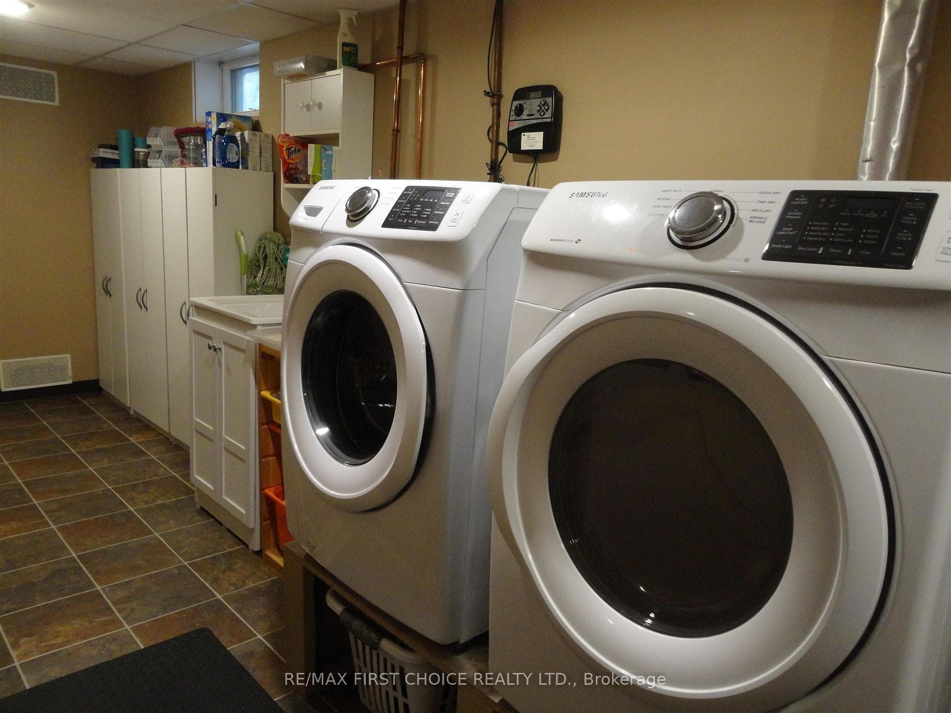 288 Fairbank Place photo 27
