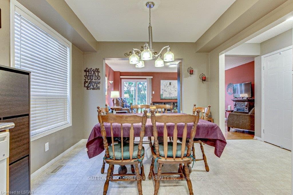 864 Marigold Street photo 7