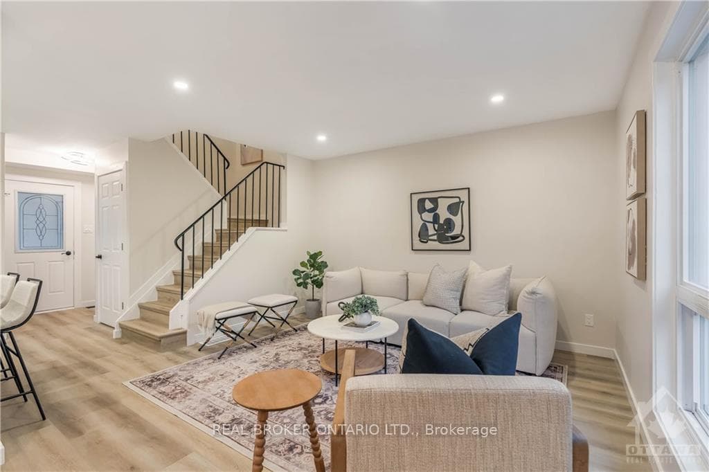 272 COTE ROYALE Crescent photo 11