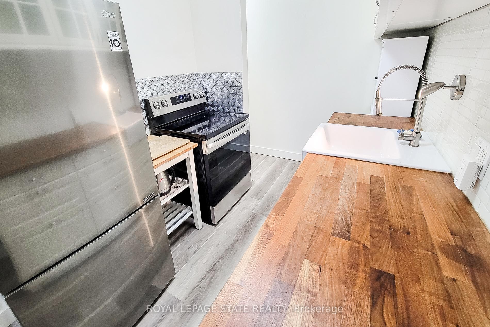 456 Carlton Street photo 24