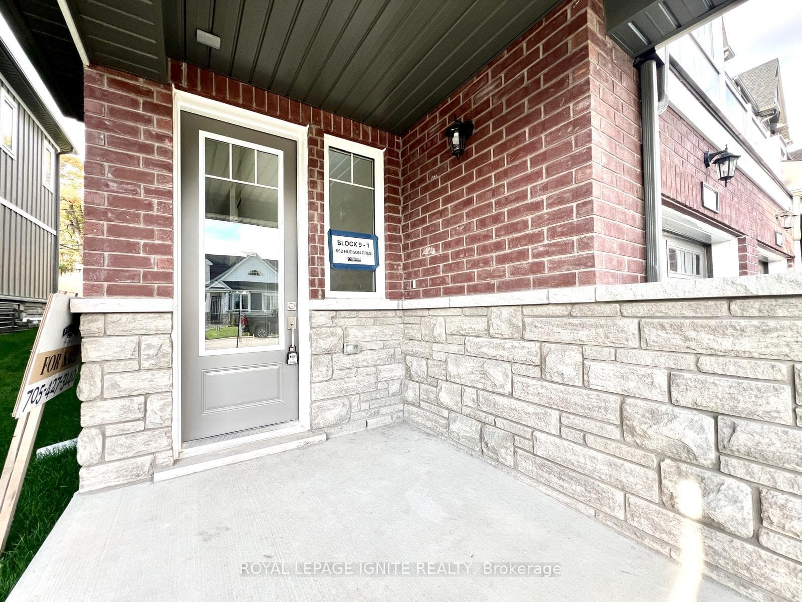 552 Hudson Crescent photo 34