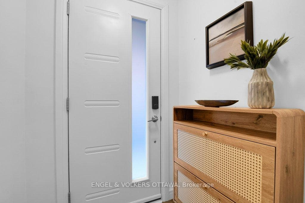 863 Duberry Street photo 5