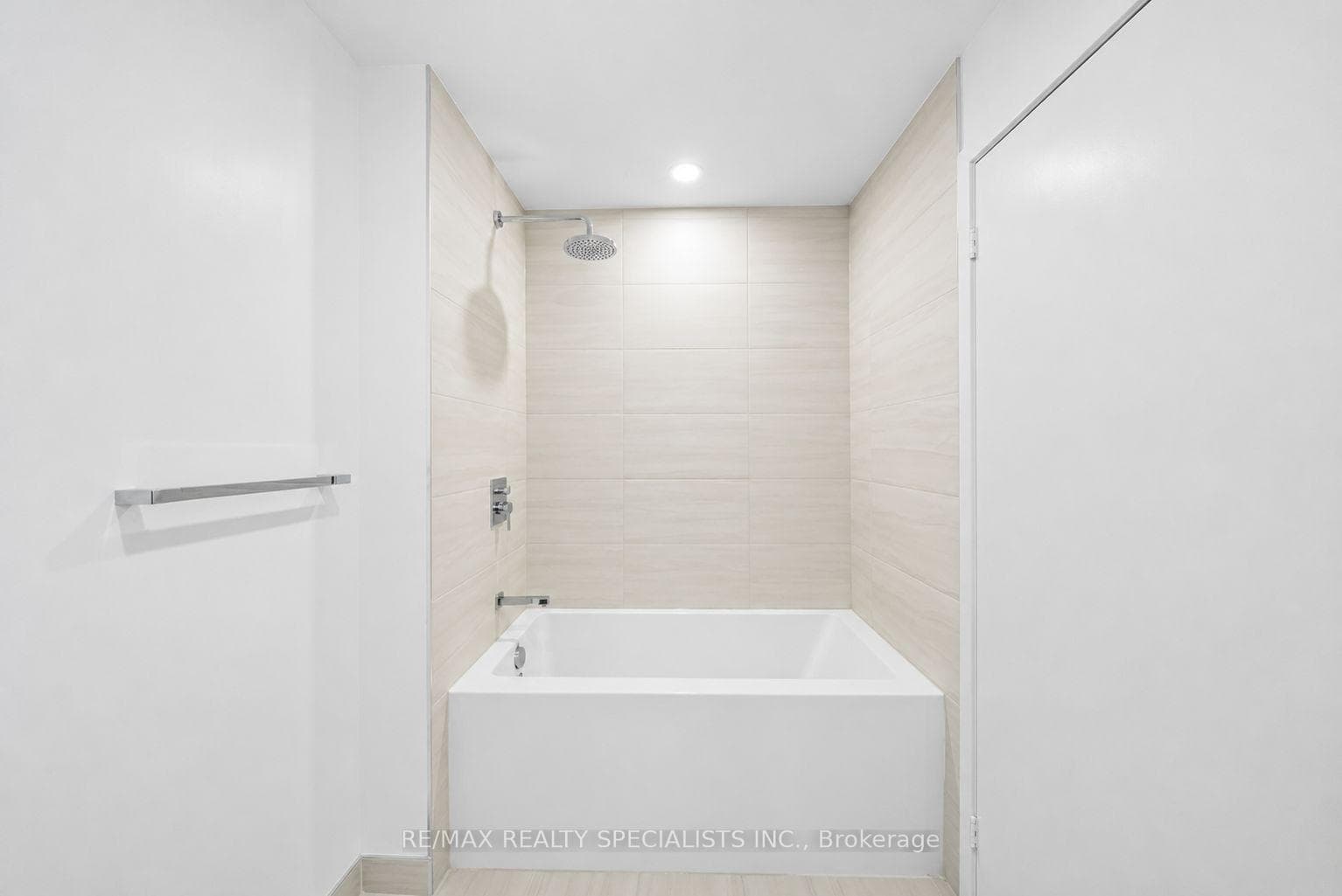 285 Dufferin Street Unit 817 photo 26