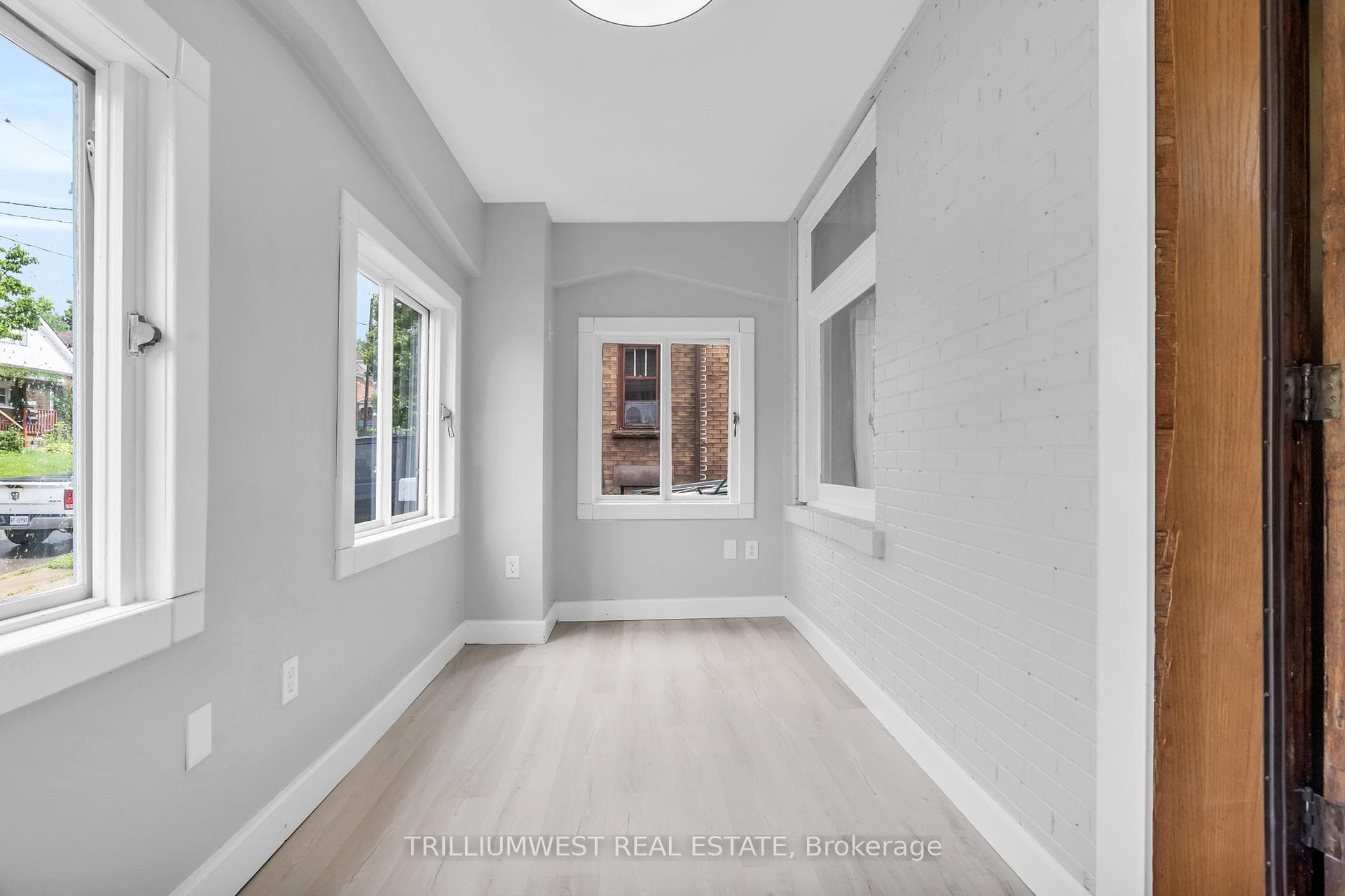 15 Stirling Avenue photo 6