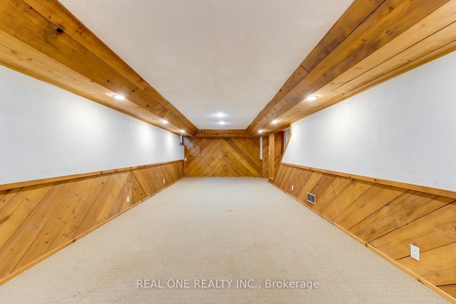 120 Blyth Crescent photo 34