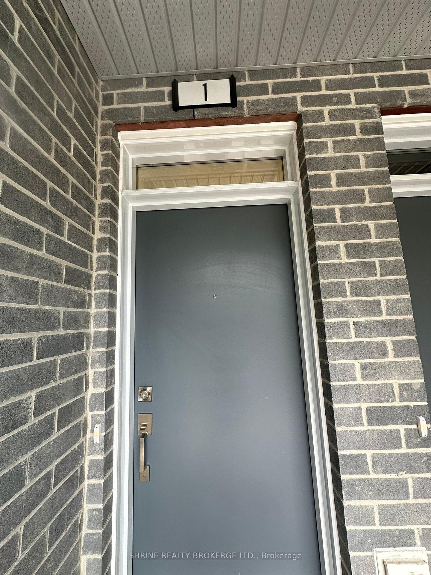 990 Deveron Crescent Unit 1 photo 3