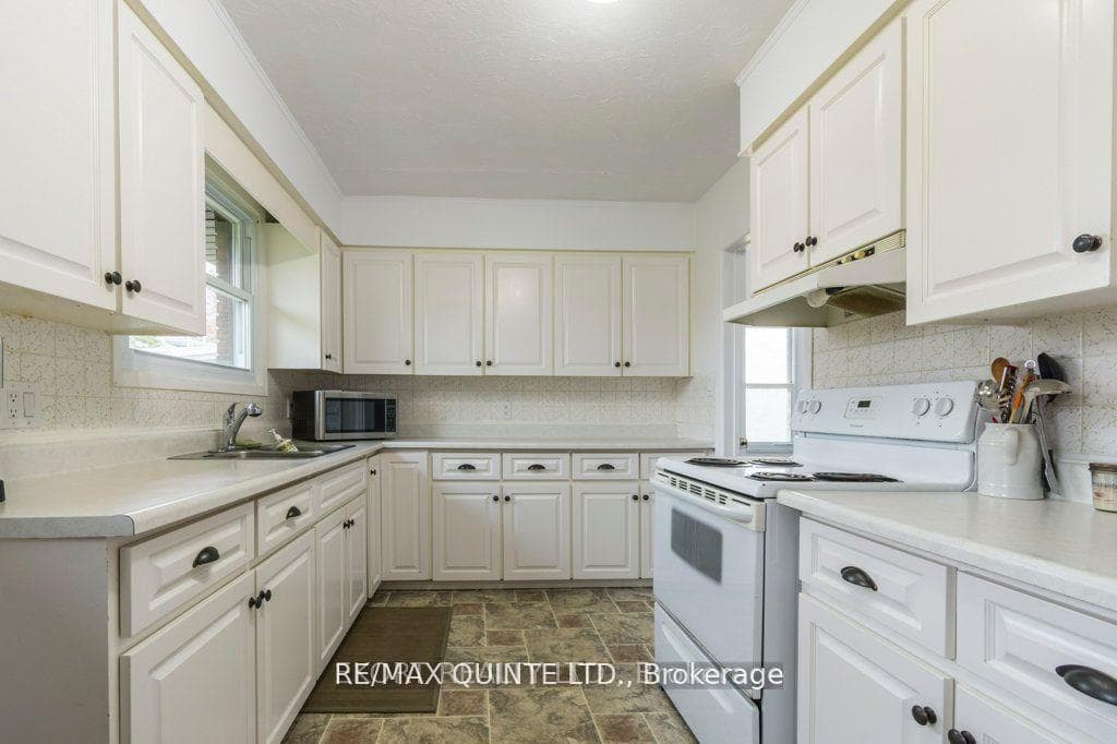 239 Dundas Street Unit upper photo 9