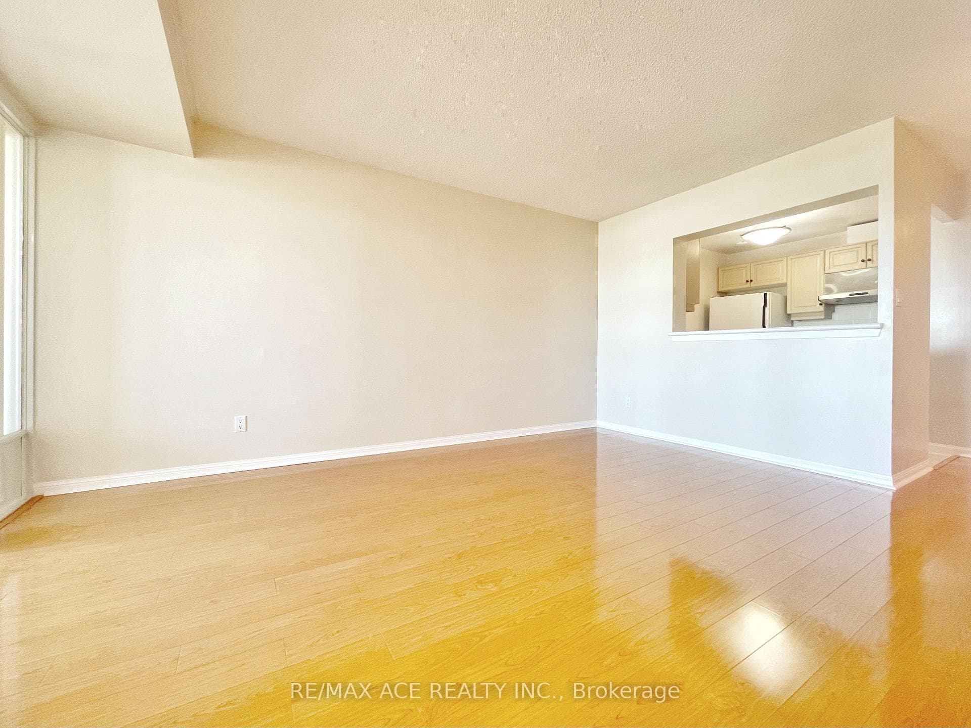 88 Corporate Drive Unit 615 photo 13