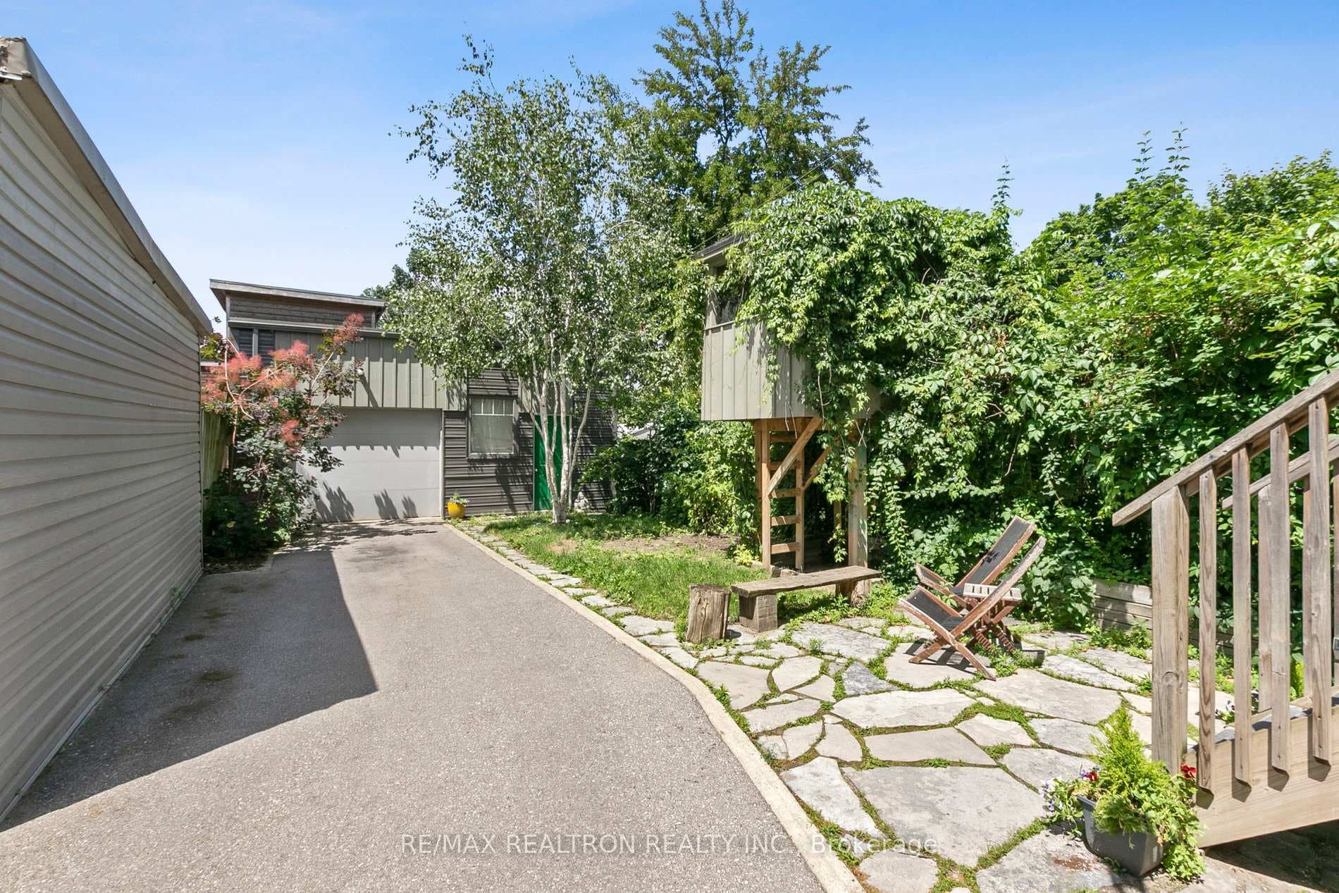 Detached Garage With Hydro