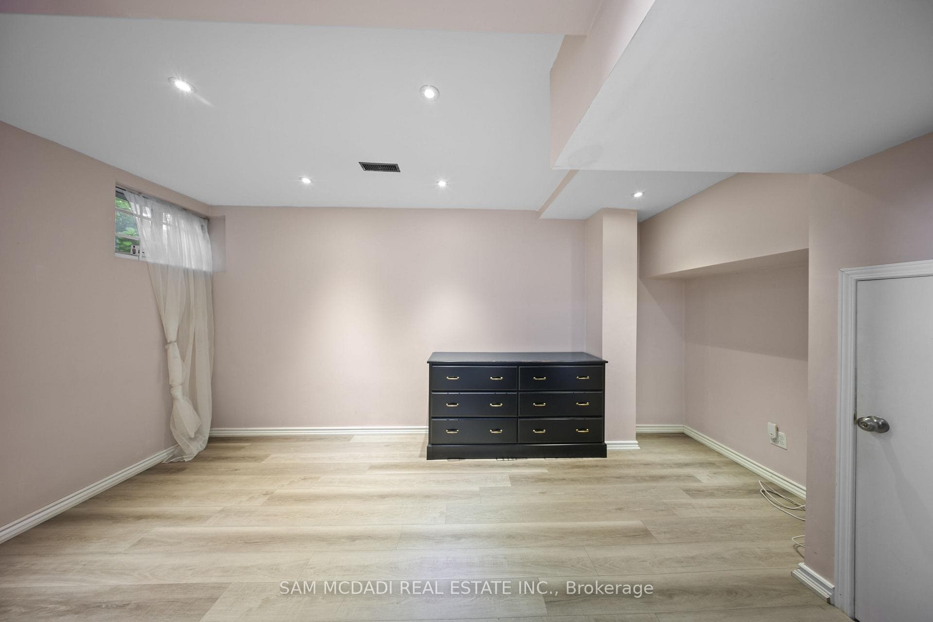 3949 Teakwood Drive photo 17