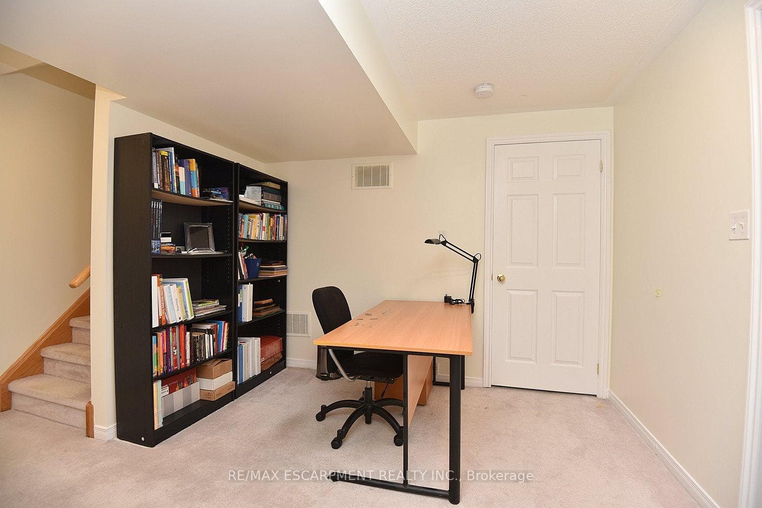 670 Lott Crescent photo 37