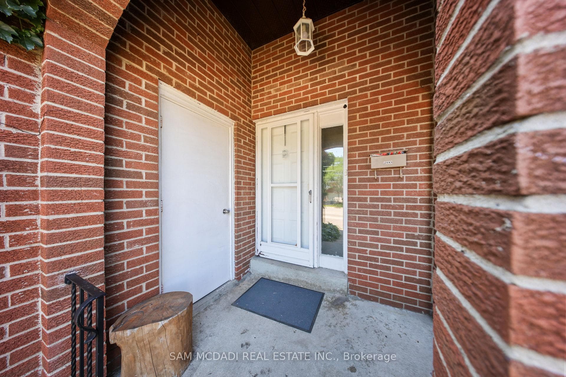 3949 Teakwood Drive photo 2