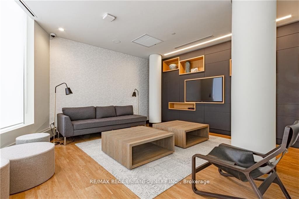 2520 Eglinton Avenue Unit 403 photo 20
