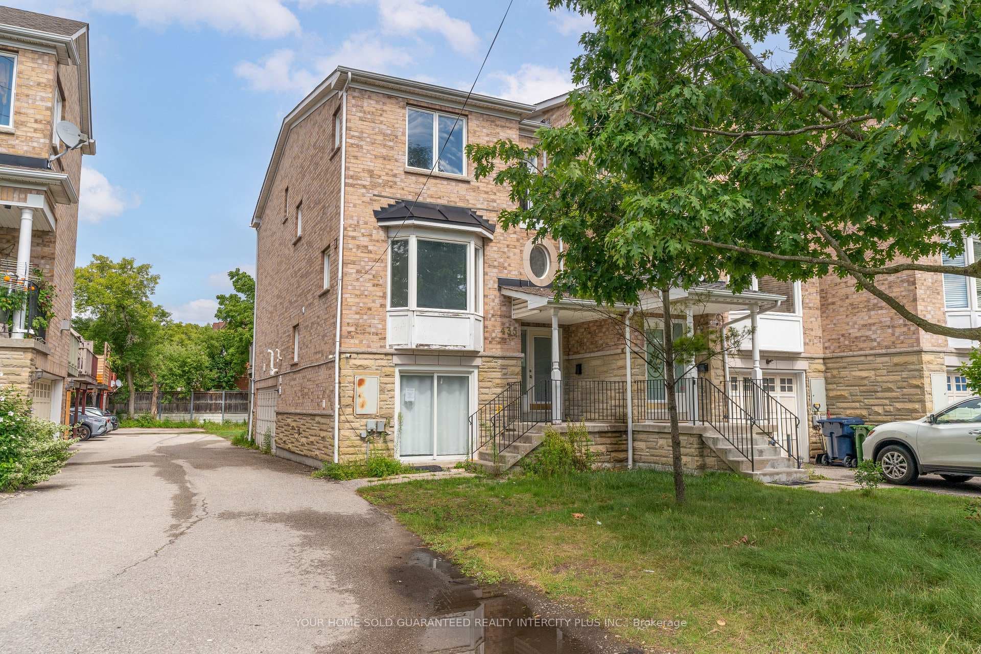 435 Meadowvale Road photo 1
