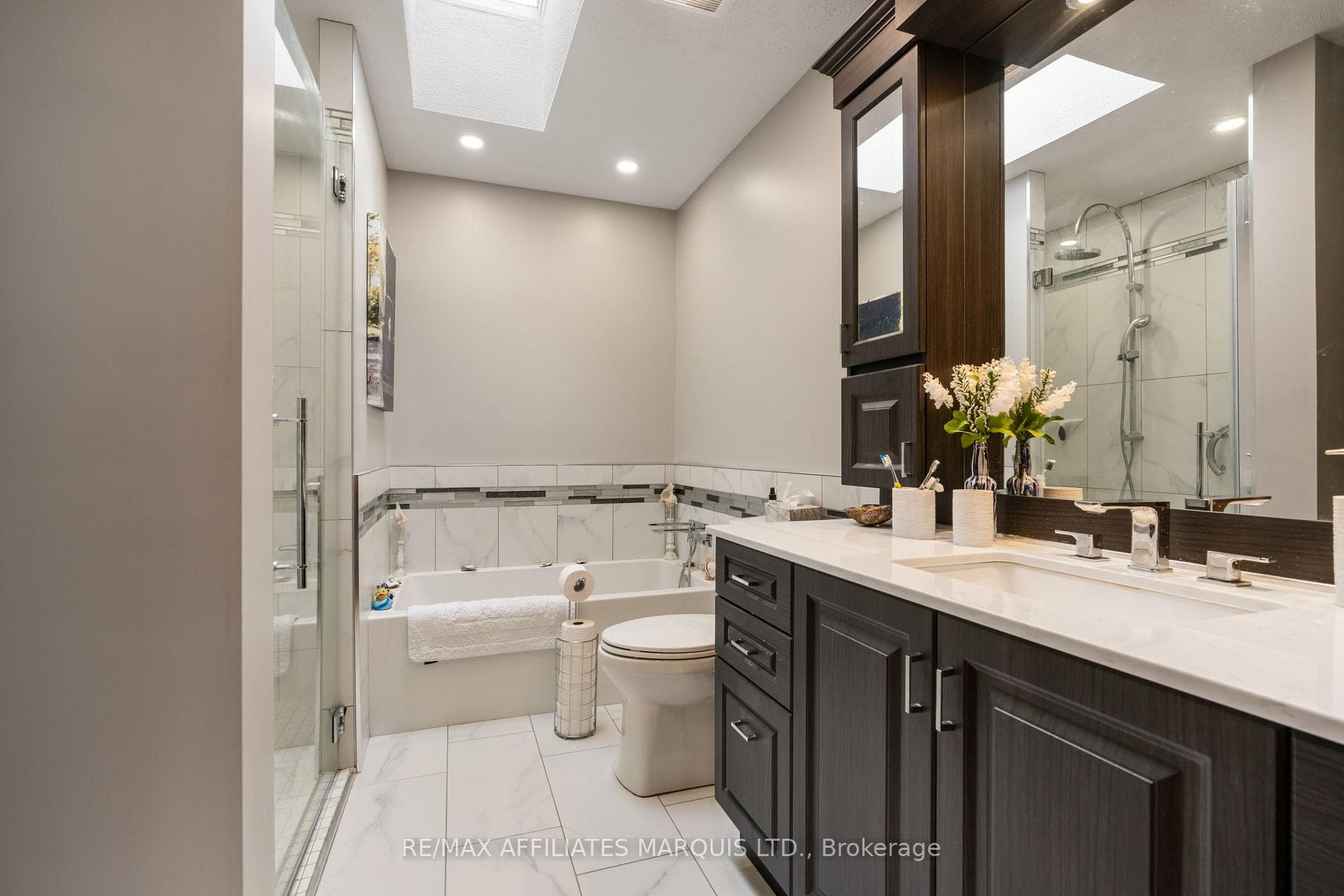 1412 Lochiel Street photo 17
