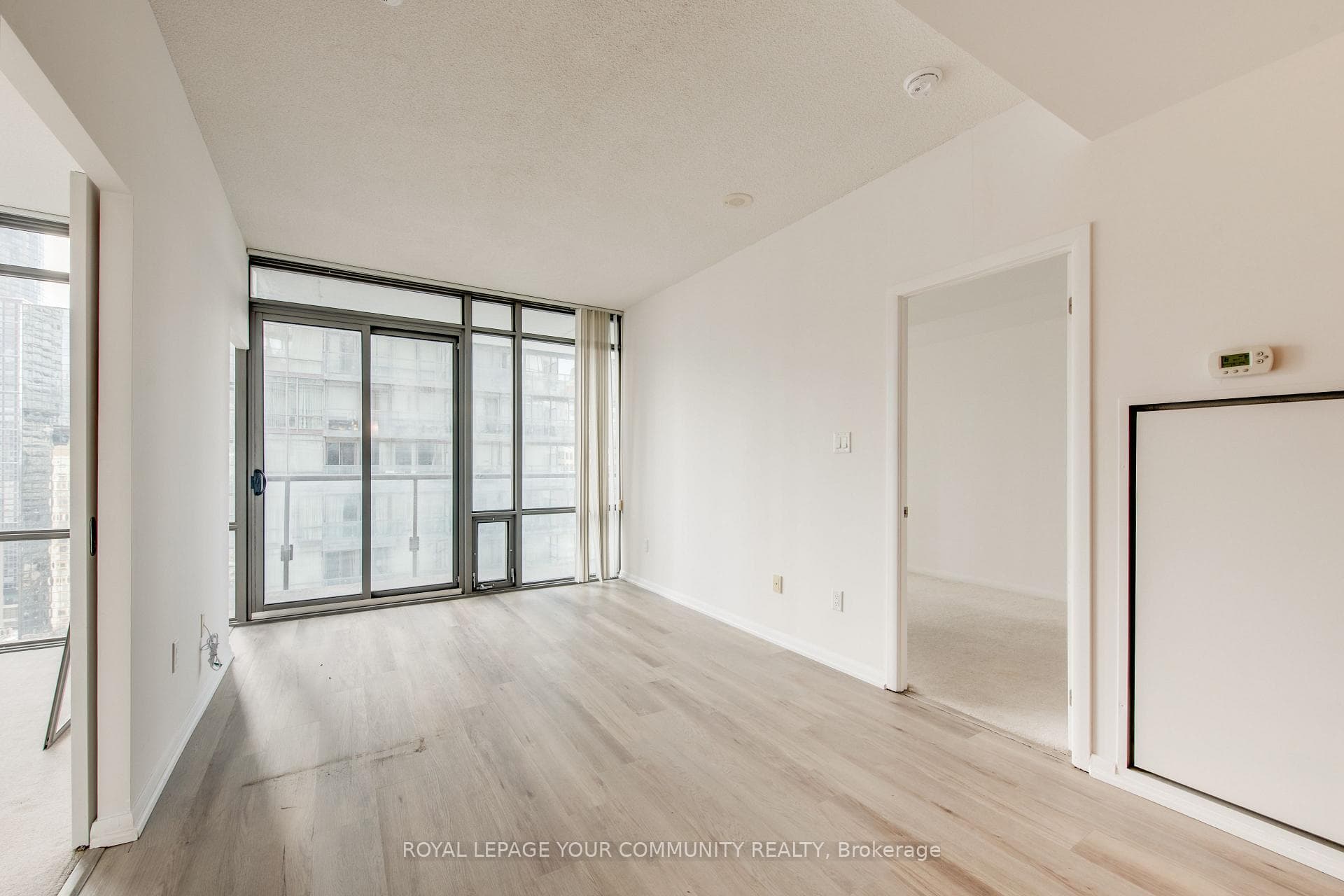37 Grosvenor Street Unit 2509 photo 11