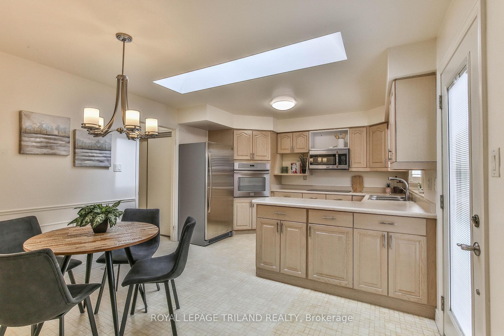 60 ROSECLIFFE Crescent Unit 8 photo 8
