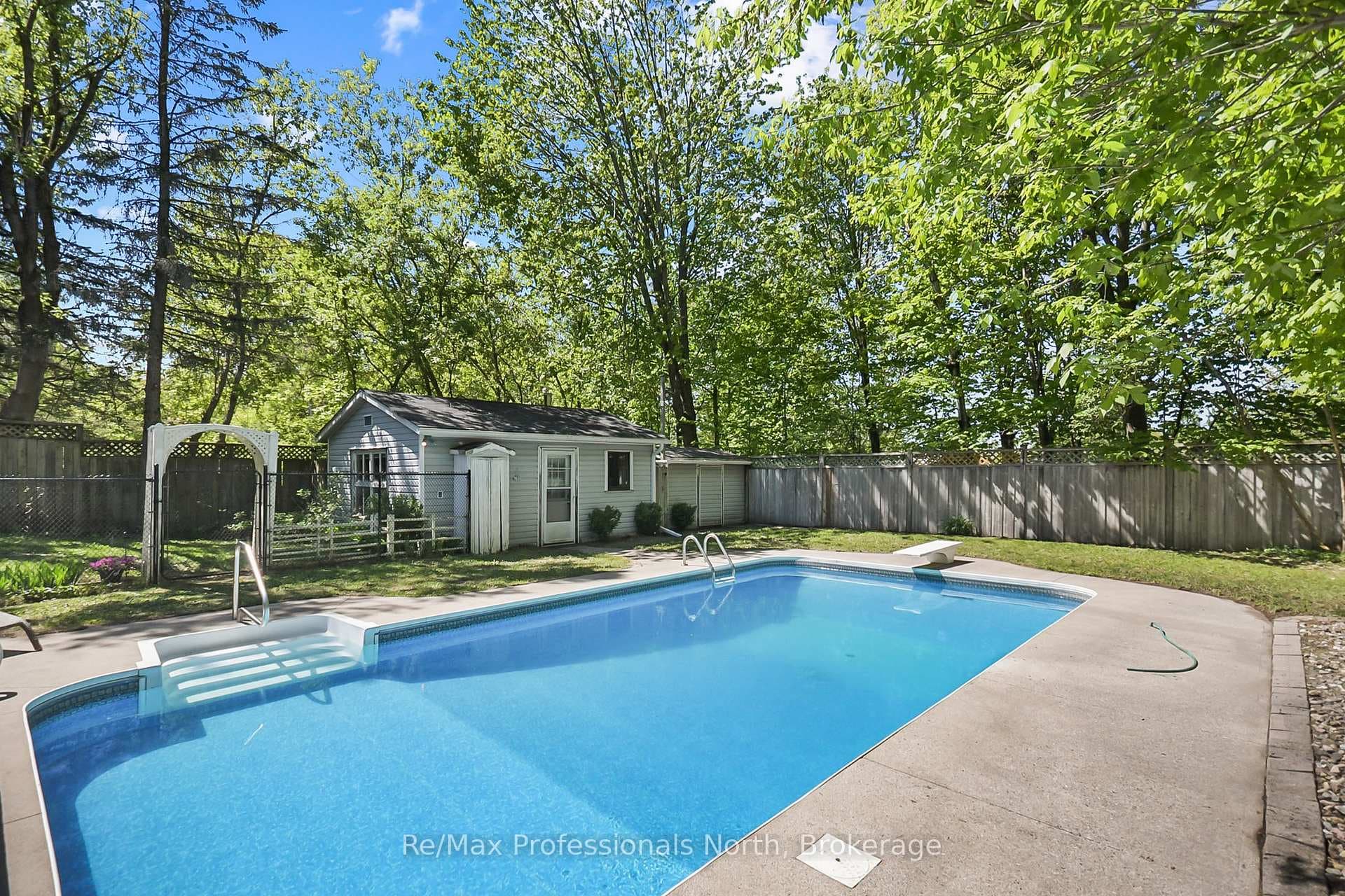 110 FRASER Street photo 38