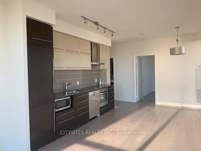 770 Bay Street Unit PH601 photo 21