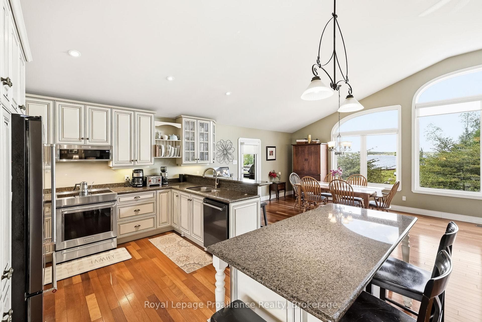 1674 Morris Avenue photo 13