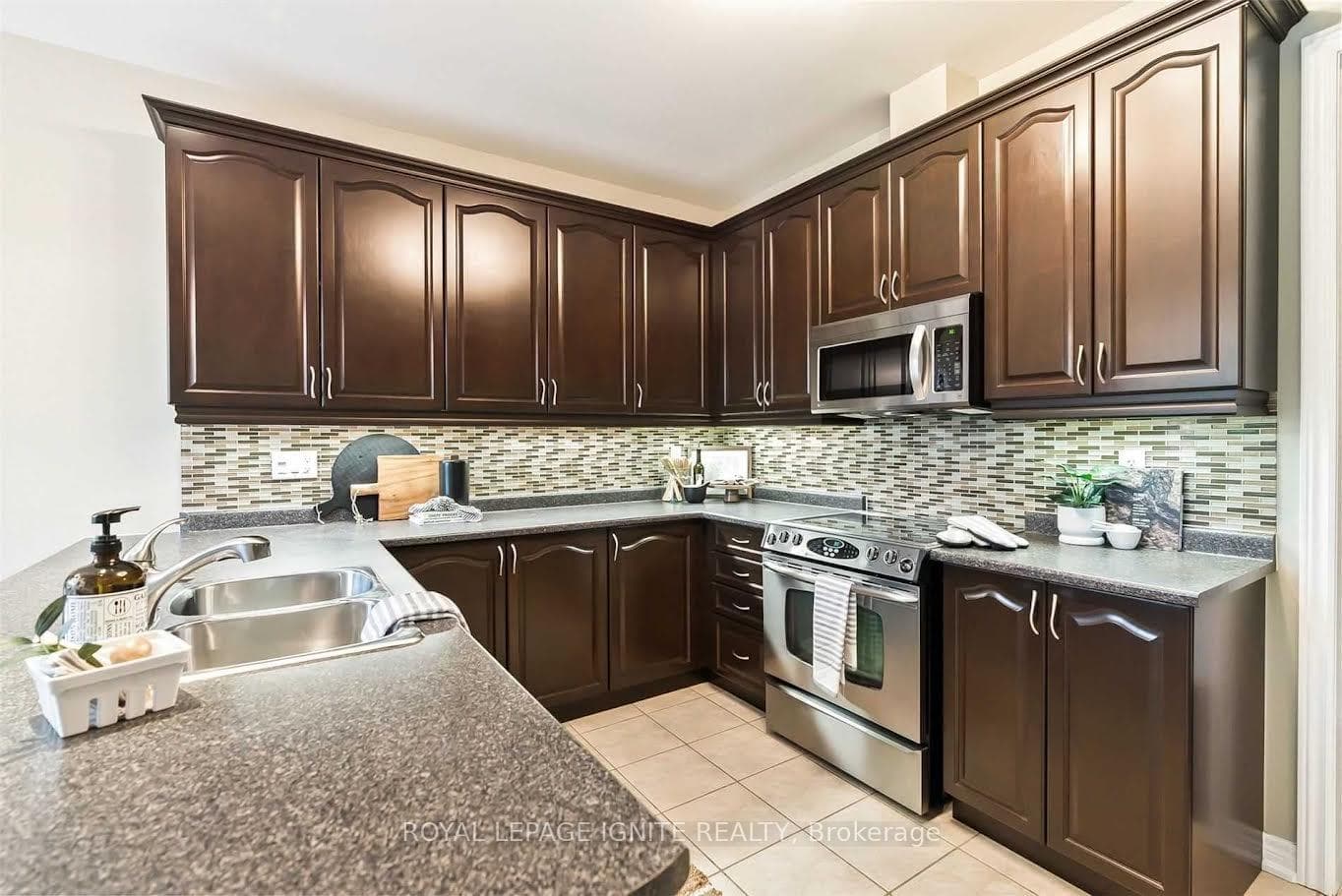 54 Albert Street photo 10