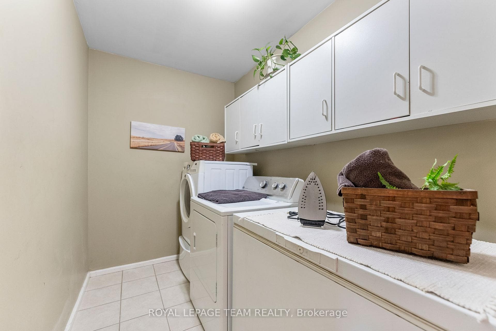 1349 Victoria Street photo 19