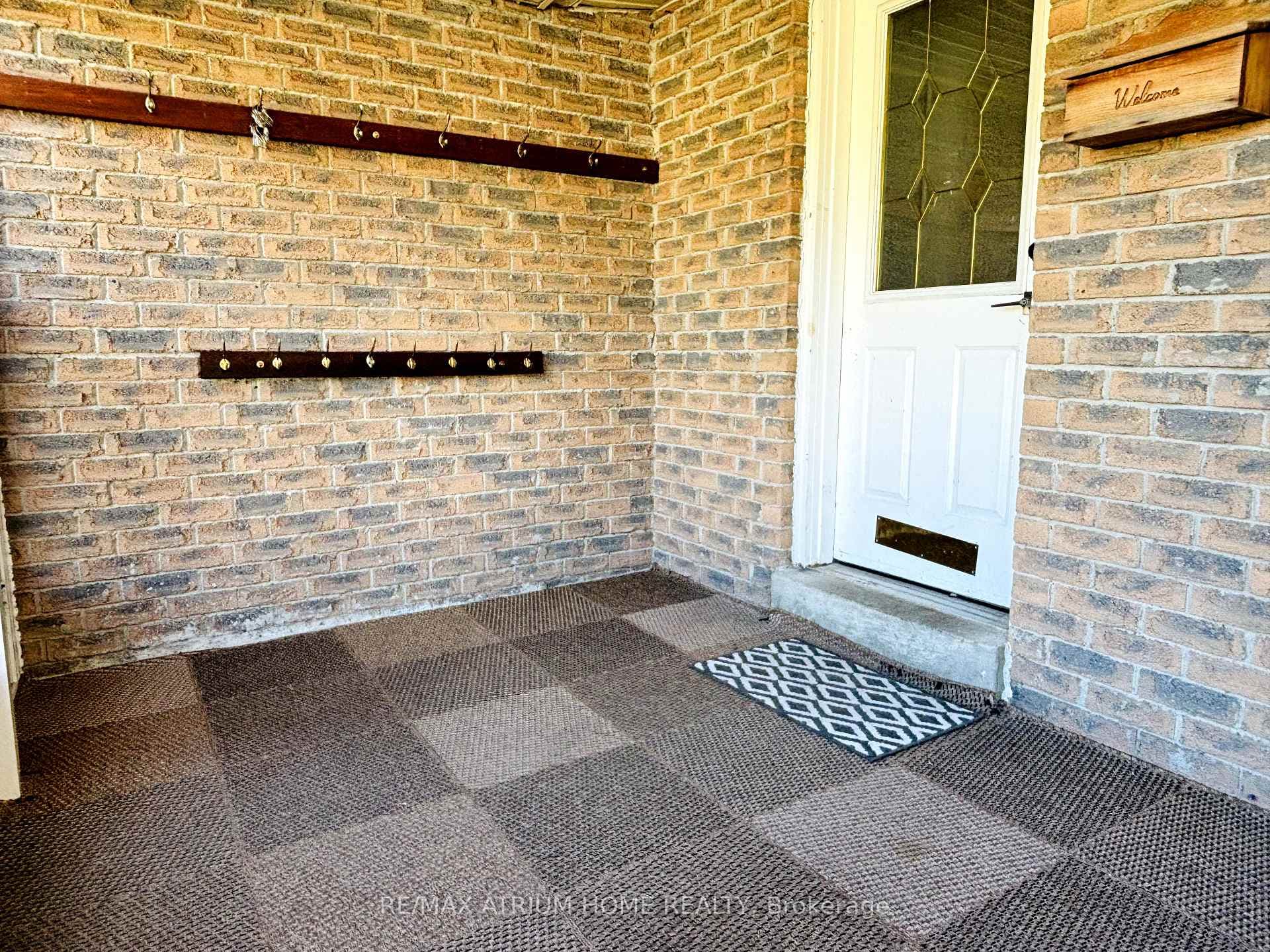 180 Radford Drive photo 2