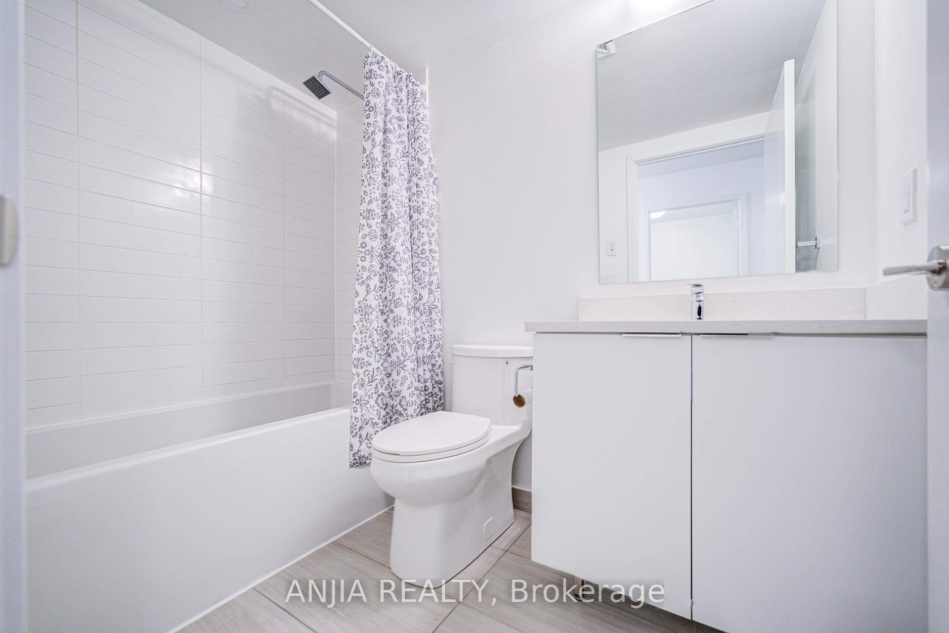 2033 Kennedy Road Unit 703 photo 18